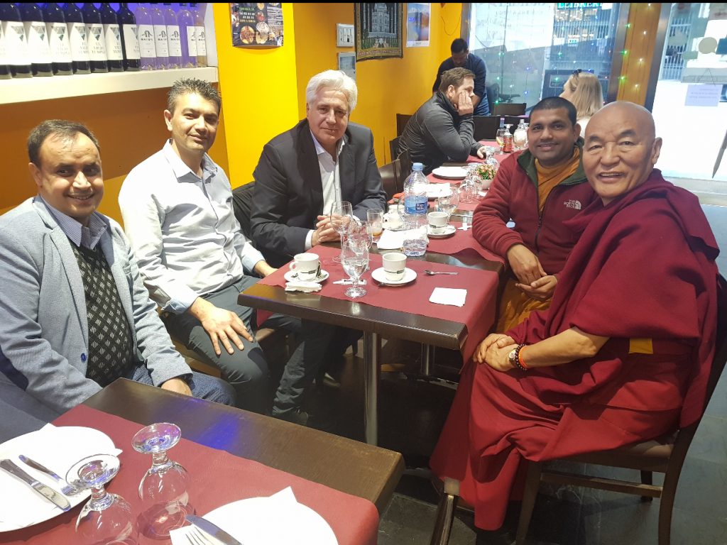 Lama Thubten Wangchen en GANDHI Restaurante Hindú de Barcelona